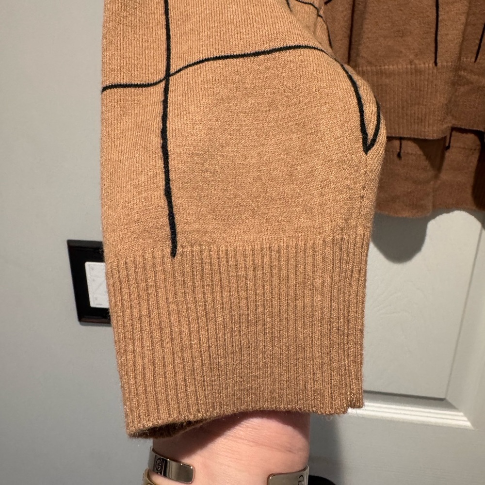 Auth. ✅ Women’s Brown/Black “Checkered” Long Sleeve Size XL🤎🖤 - Picture 5 of 7